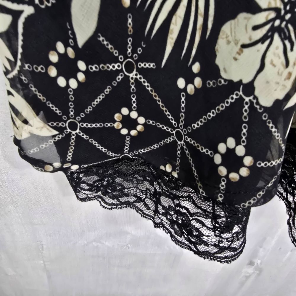 White House Black Market Sleeveless Blouse Black Floral Top - Picture 7 of 12